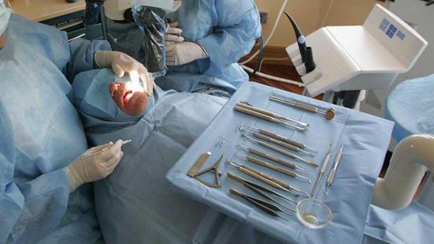 Los Odontólogos, Contra El Servicio De Dentista Municipal Anunciado Por Colau